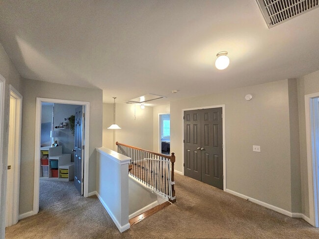 Building Photo - 525 Batty Way