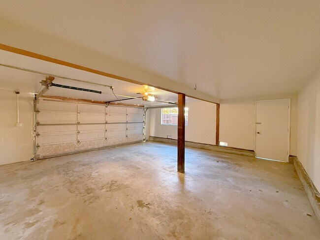Building Photo - 610 De Anza Ave