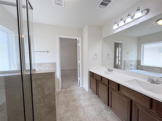 Building Photo - 14239 Oro Valley Dr