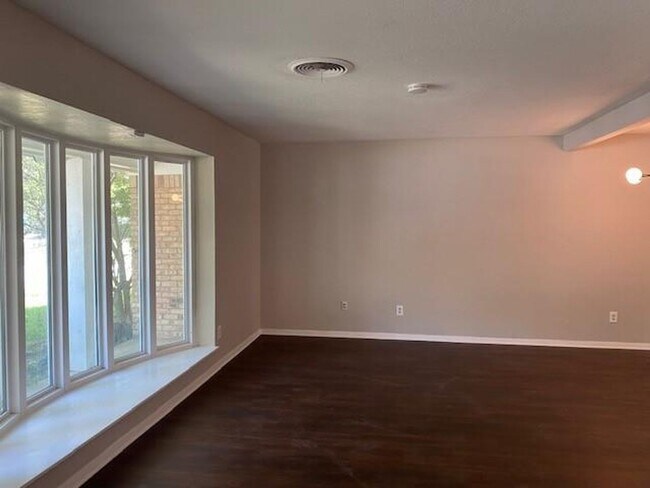 Building Photo - READY NOW! COME CHECK IT OUT!