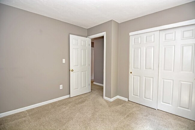 Building Photo - 35 Lilac Cir