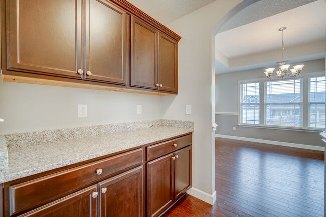 Building Photo - 732 Shelburne Ln