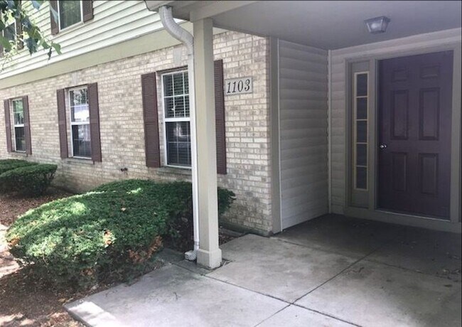 Building Photo - 1103 Stratford Ct