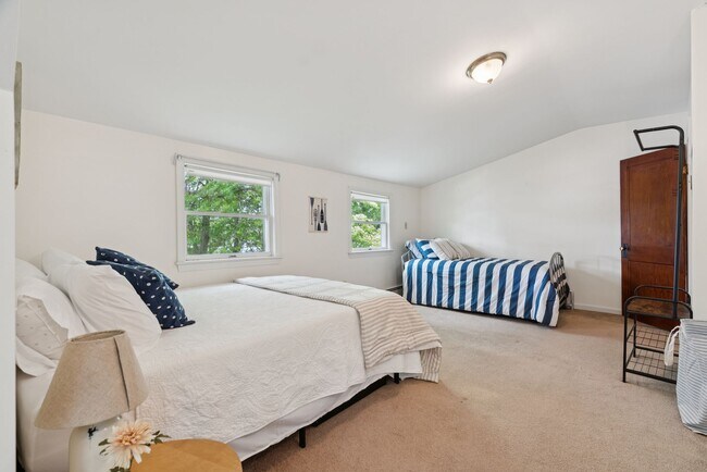 Building Photo - 111 Cottage Rd