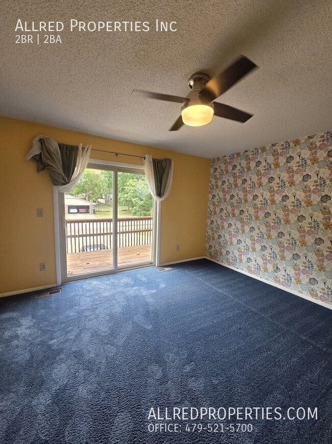 Building Photo - 2588 E Sweetbriar Dr