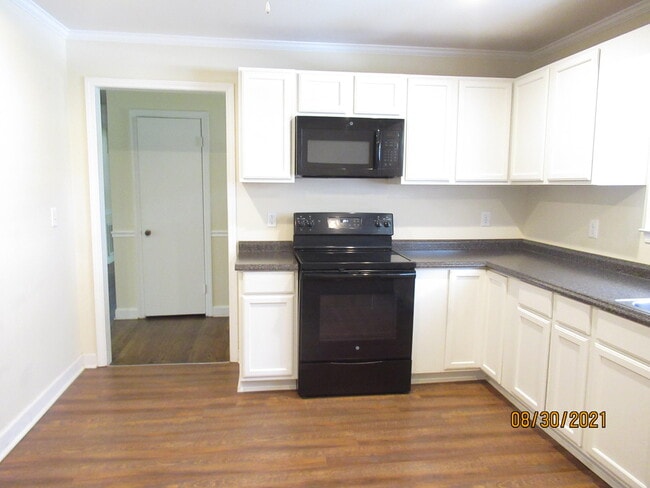 Building Photo - 38 Thelma St