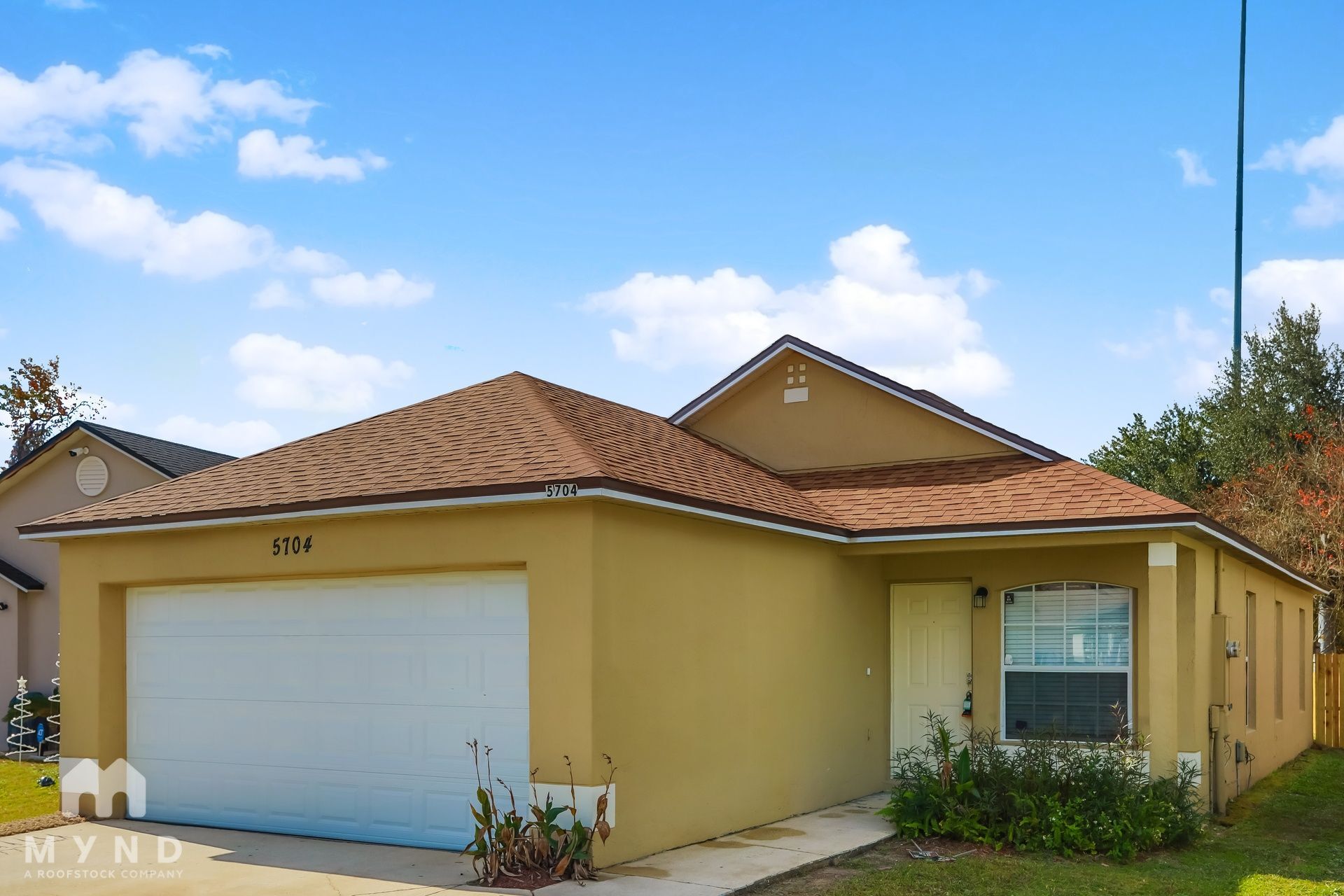 Building Photo - 5704 English Oak Dr S