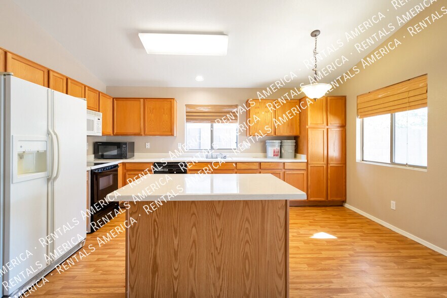 Building Photo - 30740 Maple Chase Dr