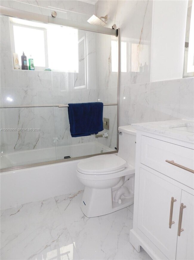 Building Photo - 108 NE 30th St