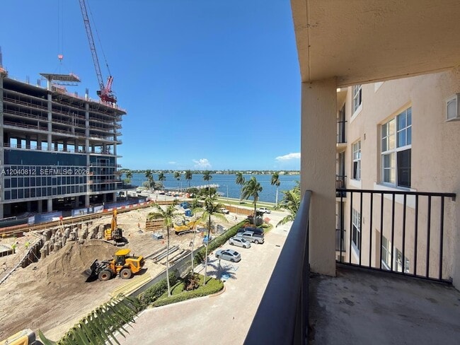 Building Photo - 1801 N Flagler Dr