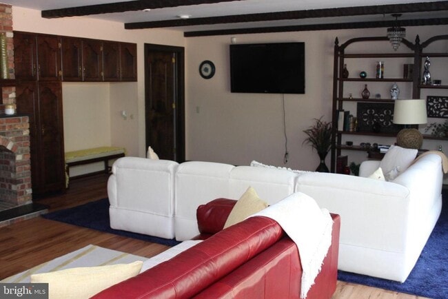 Building Photo - 600 Glenside Rd