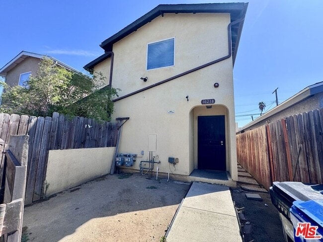 Building Photo - 10218 San Pedro St