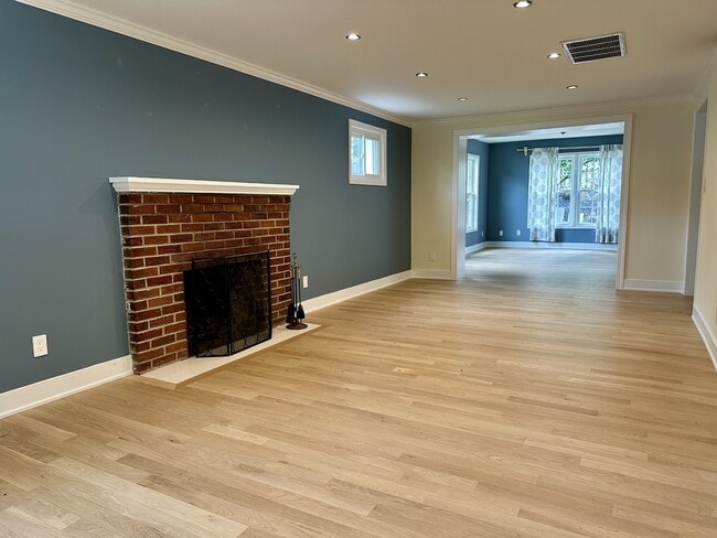 Building Photo - 2739 Woodley Pl