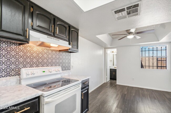 Building Photo - 4012 S 44th Pl
