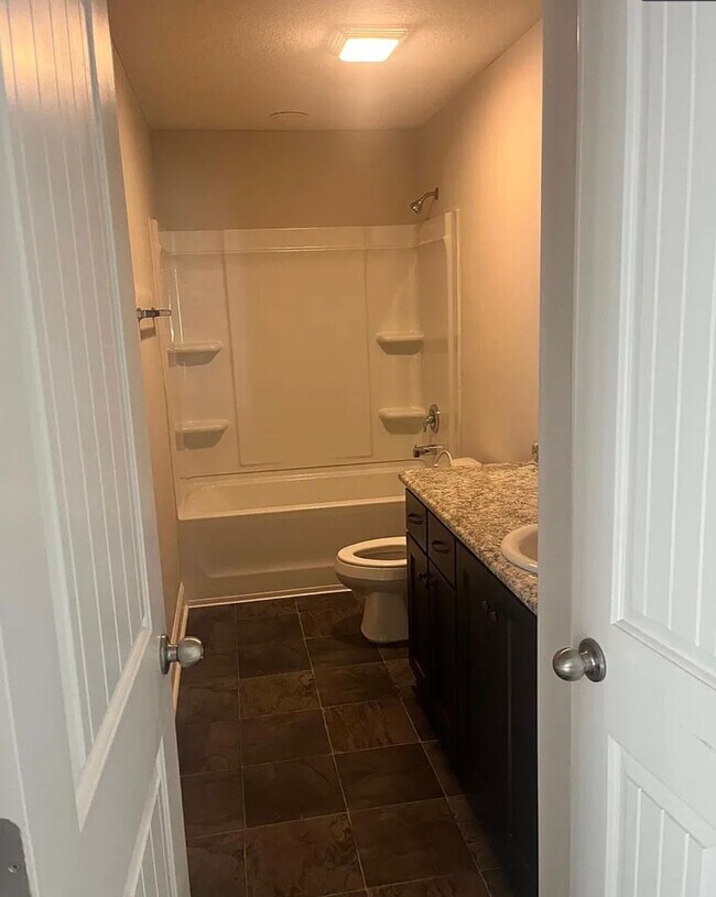 Building Photo - Charming home located in Hinesville