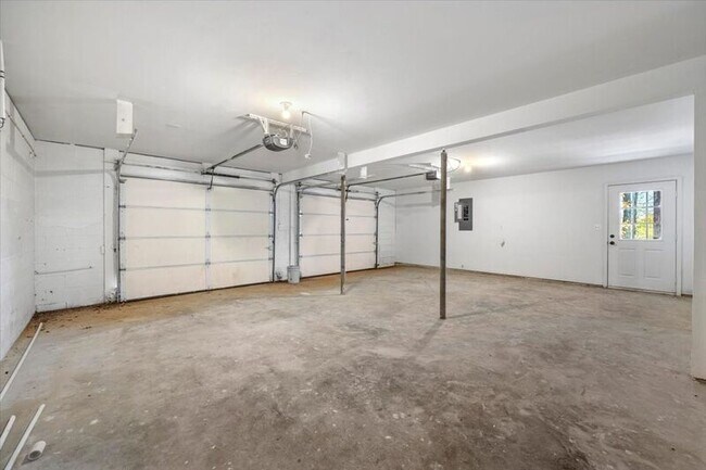 Building Photo - 2500 Kimbrough Cir