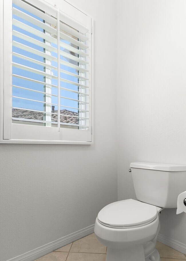 Building Photo - Paseo del Sol Charmer with Private Yard and Community Pool