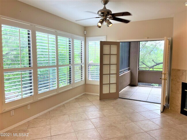 Building Photo - 6655 N Canyon Crest Dr