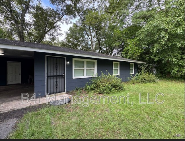 Building Photo - 2460 Brevard Dr