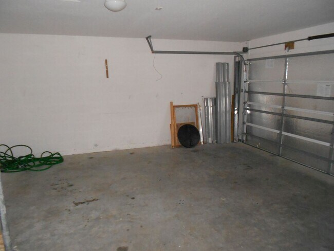Building Photo - 3/2/2 with home with 1412 living sqft is c...
