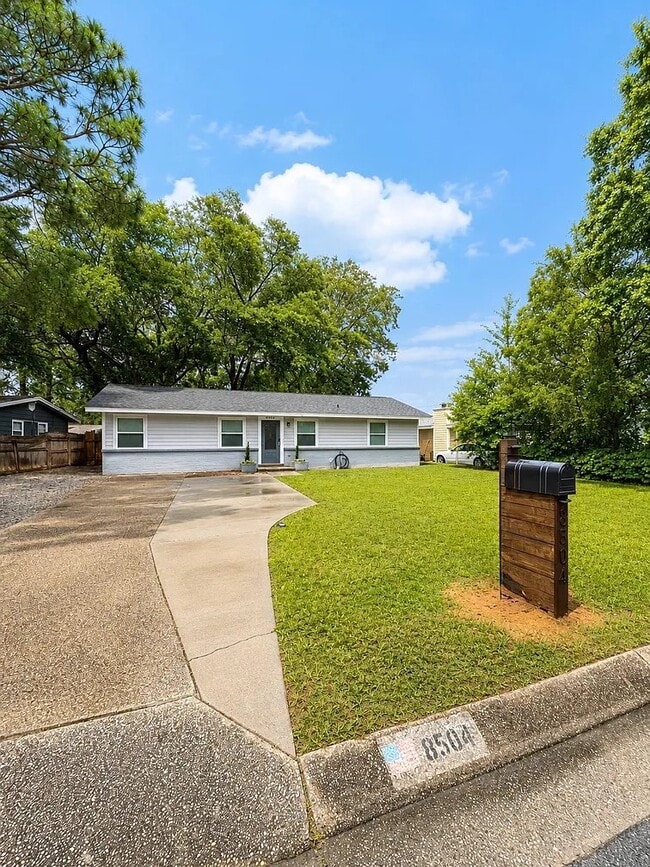 Building Photo - 8504 Happy Valley Trl