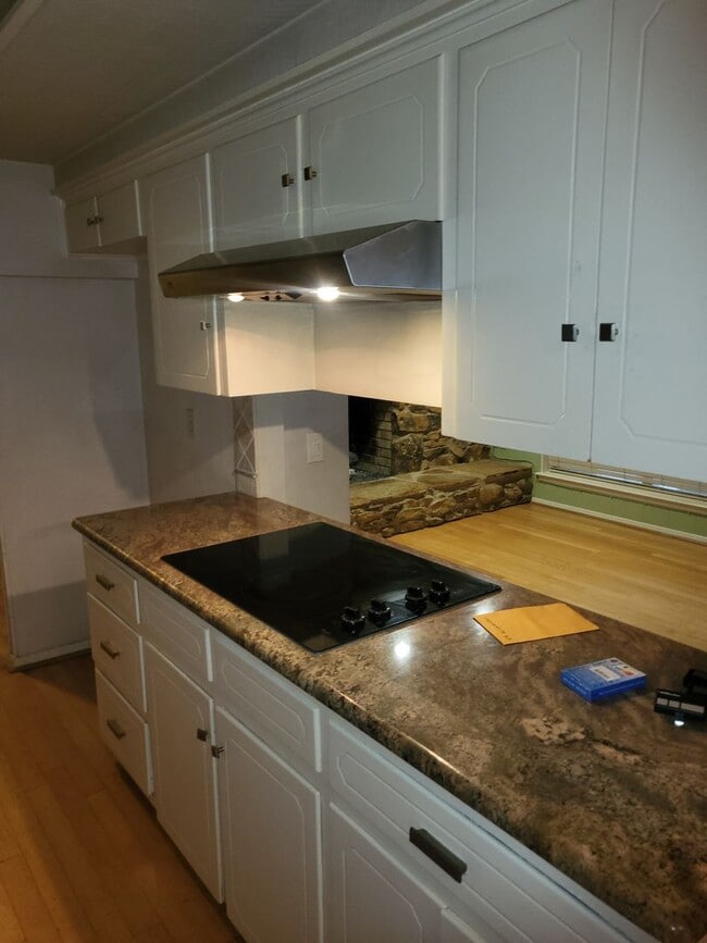 Building Photo - 104 W Lavender Ln