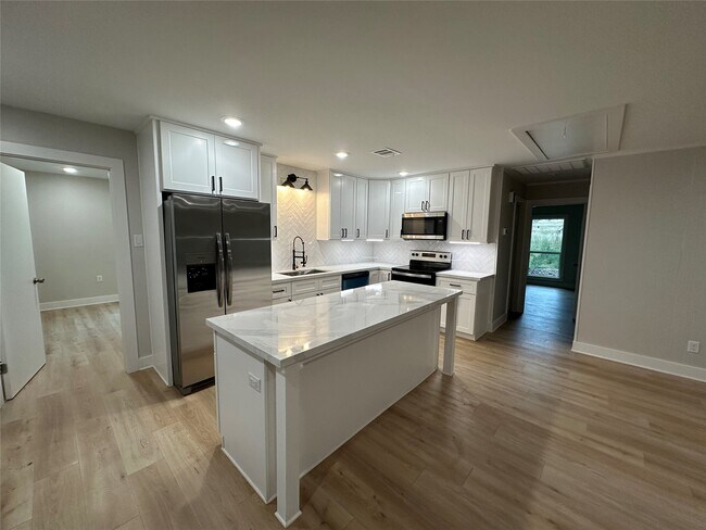 Building Photo - 71 Castaway Ln