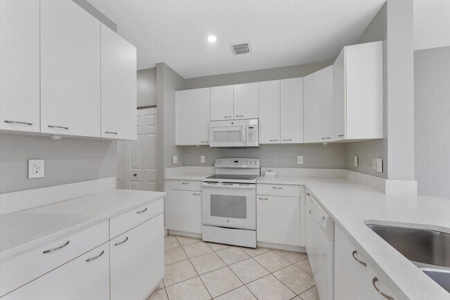 Building Photo - 9825 Scribner Ln