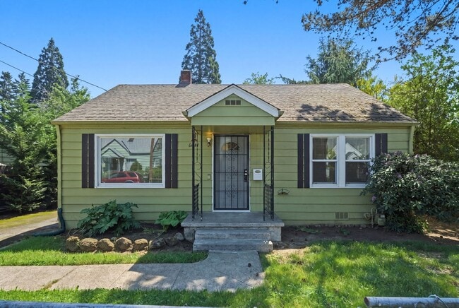 Building Photo - Updated Single-Level Home with Modern Kitchen, Natural Light & Parking