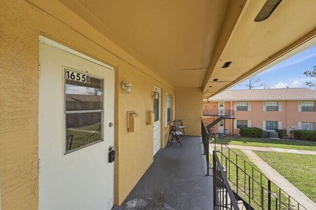 Building Photo - Modern & Spacious 2-Bedroom Apartment in Serene Oakridge Orlando