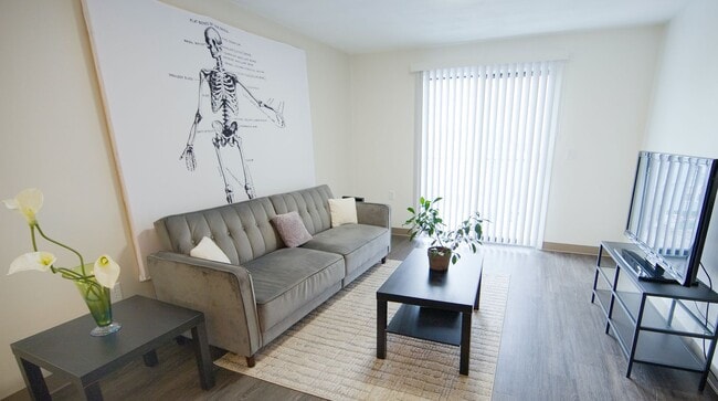 Building Photo - Nicely renovated 2 bed with In-unit laundry near Brigham Circle!