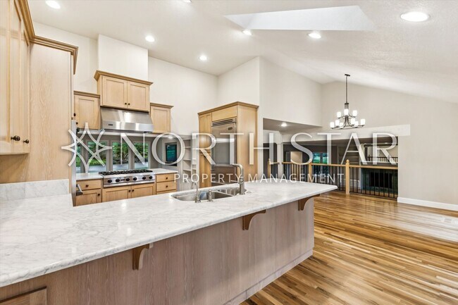 Building Photo - Escape to the Country, Spacious Contemporary in Wilsonville with Shop