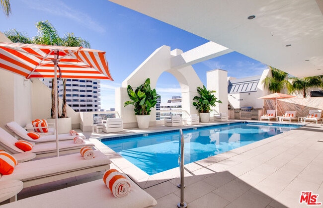 Building Photo - 10520 Wilshire Blvd