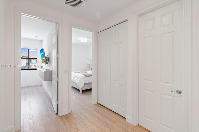 Building Photo - 9974 NW 86th Terrace