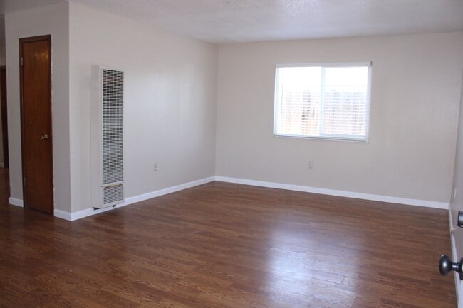 Building Photo - Three Bedroom, One Bathroom House in San Pablo with Laundry Room