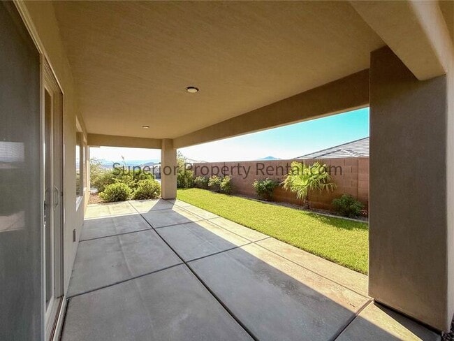 Building Photo - 4 bed, 2 bath home w/2car garage