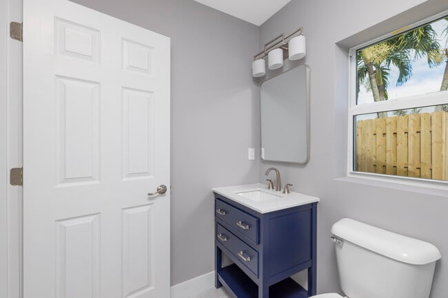 Building Photo - 1036 NE Wright Ave