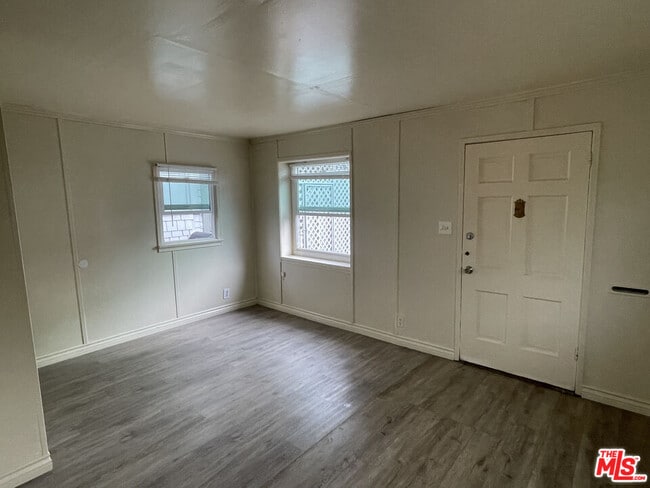 Building Photo - 351 Temple Ave