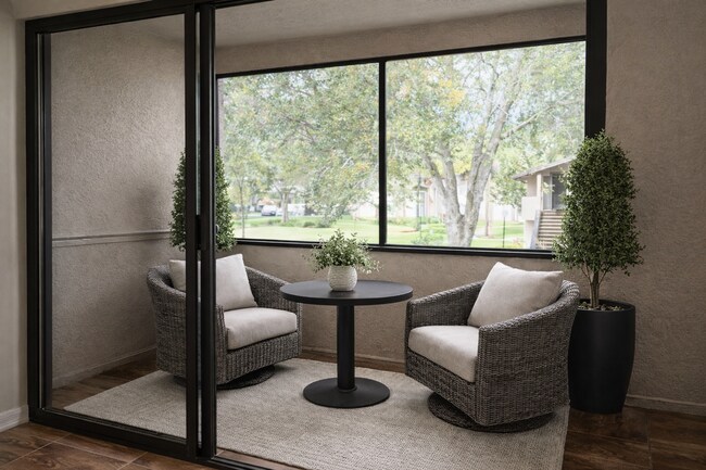 Building Photo - Beautiful Remodeled 1/1 Condo x Rent @ Winter Park in front of Full Sail.