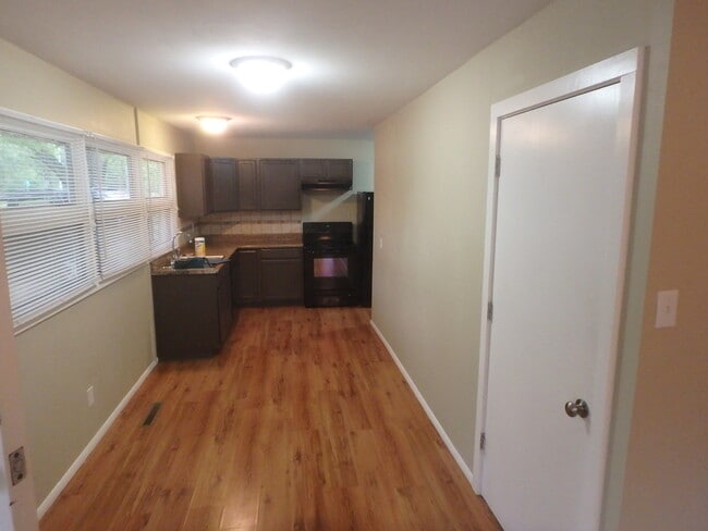 Building Photo - 1548 SW Shunga Dr