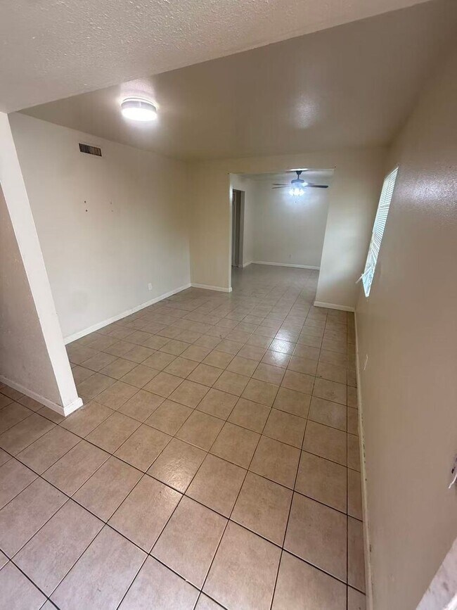 Building Photo - Beautiful 3 Bedroom 2 Bathroom in Plano!