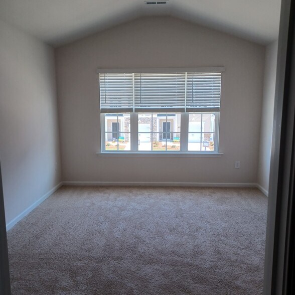 Master Bedroom - 1107 Gracie Ln