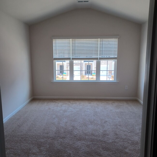 Master Bedroom - 1107 Gracie Ln