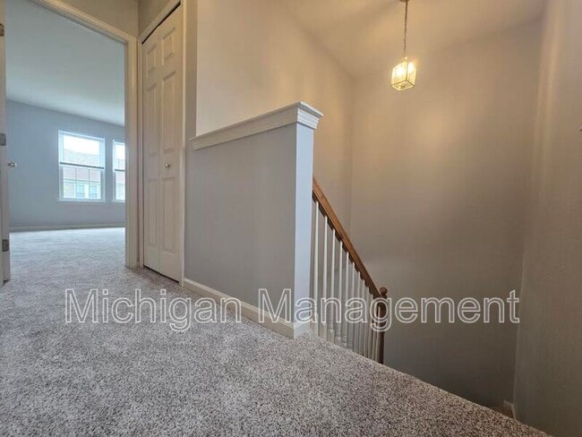 Building Photo - 4351 Hunters Cir W
