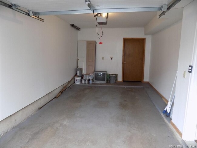 Building Photo - 690 N Colony Rd