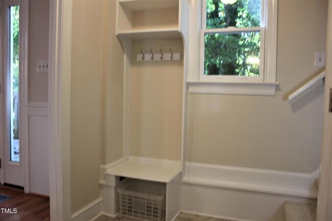 Building Photo - 6321 Gainsborough Dr