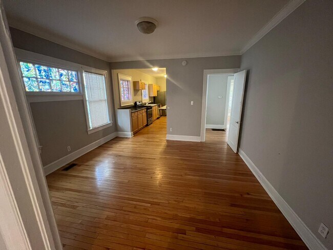Building Photo - 406 Parkway Dr NE