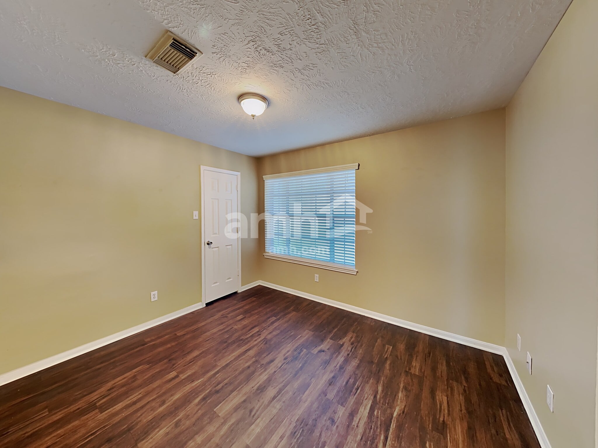 Building Photo - 29010 Ashbrook Ln
