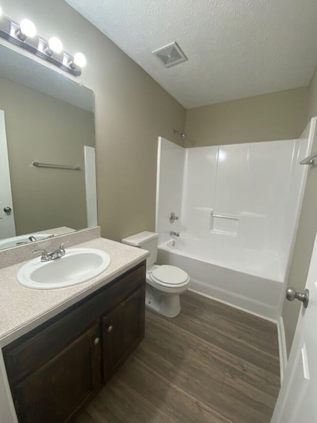 Building Photo - Charming 3 Bedroom Ranch Style Home