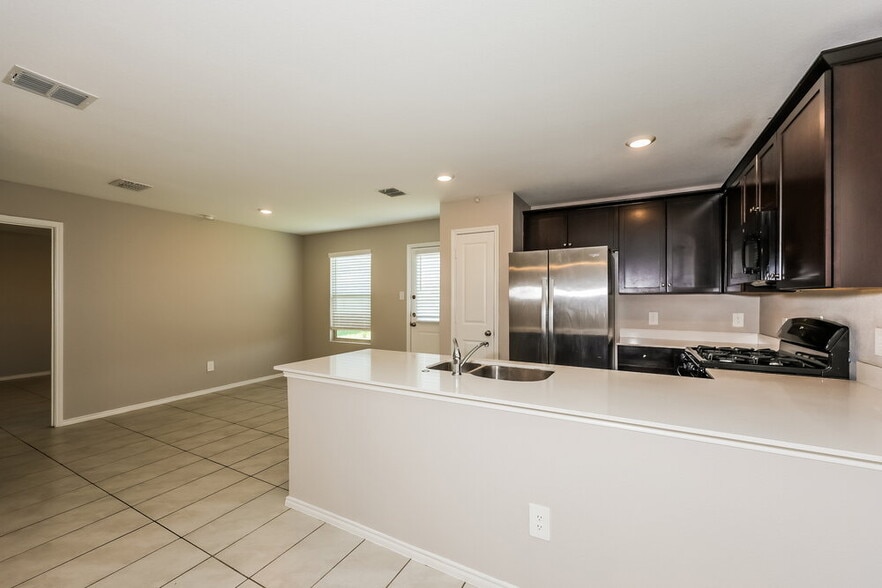 Building Photo - 1149 Crestview Dr